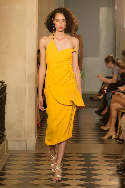 Look 32